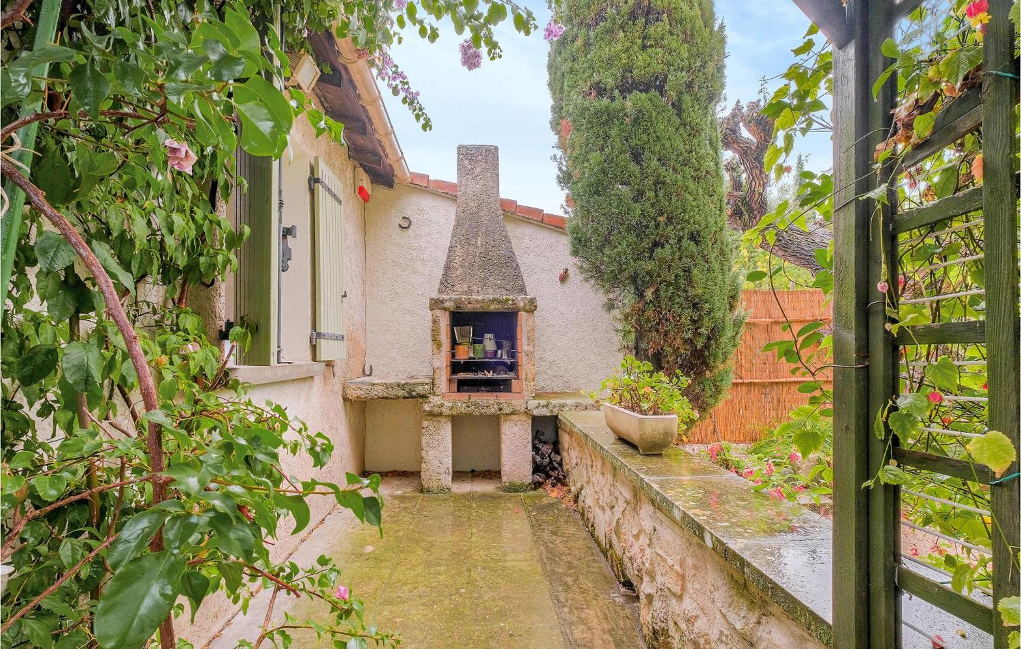 Beautiful Home In Saint-Rémy-de-Provence Exterior photo